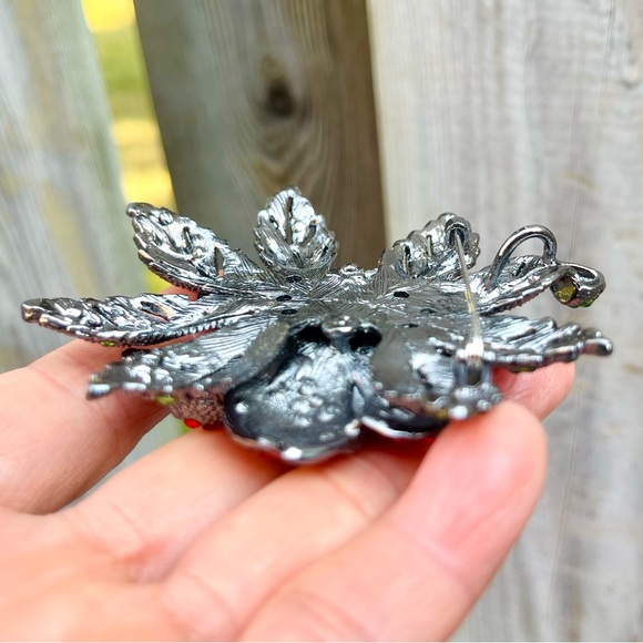 Poinsettia Brooch Large Rhinestone Poinsettia Pendant Christmas Brooch Pin - Picture 4 of 9